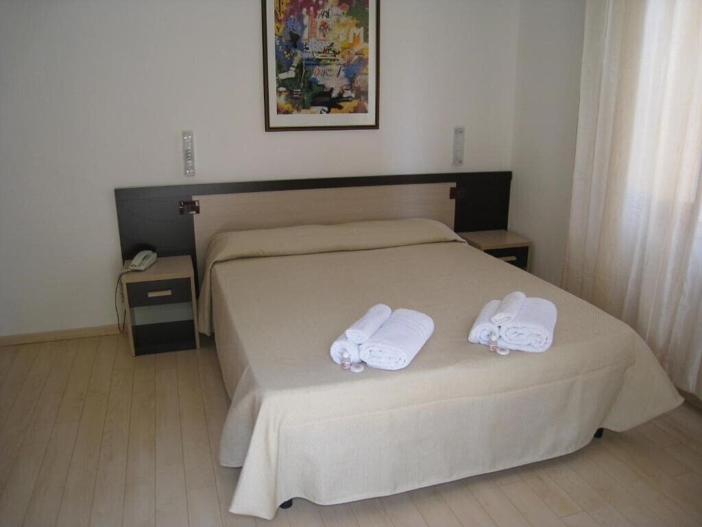 Картинка Canasta 3*