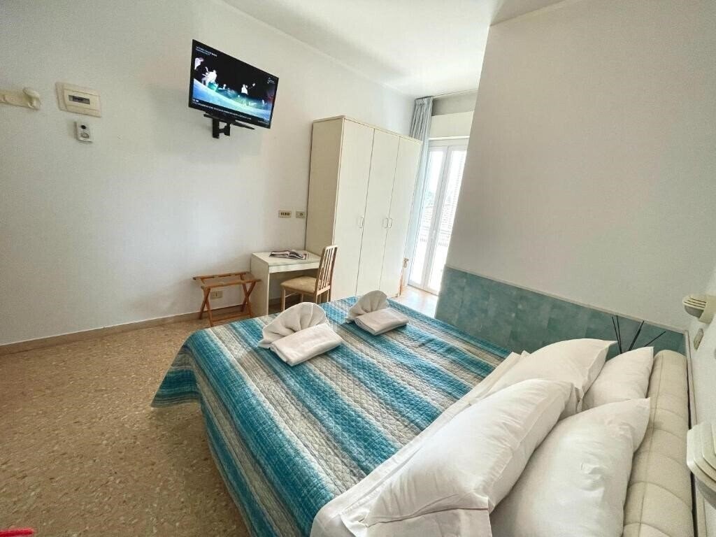 Картинка Crystal 3*