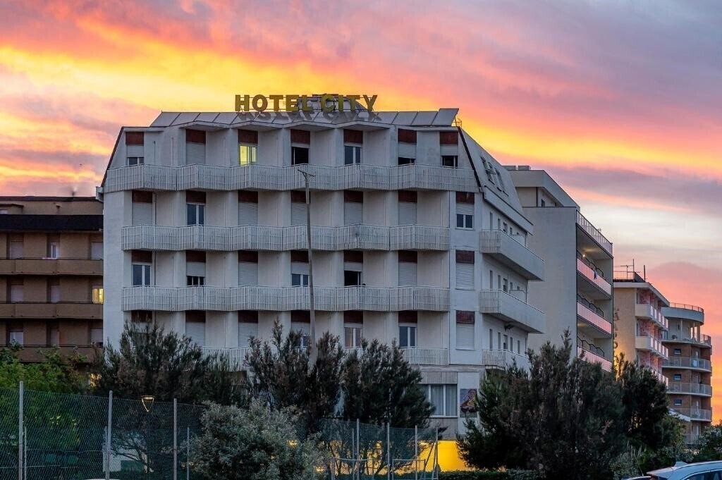 Отель Hotel City Beach Resort 3*