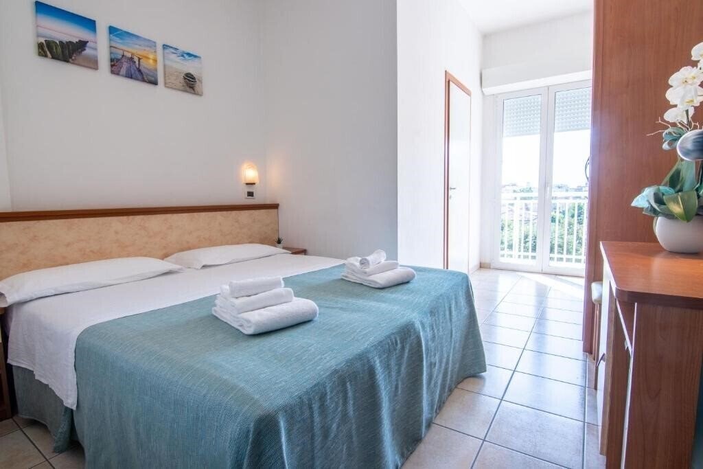Готель Hotel Adria Beach 3*