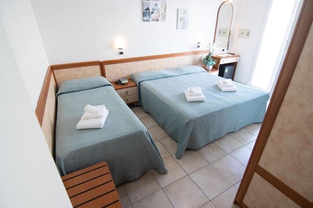 Фото Hotel Adria Beach 3*