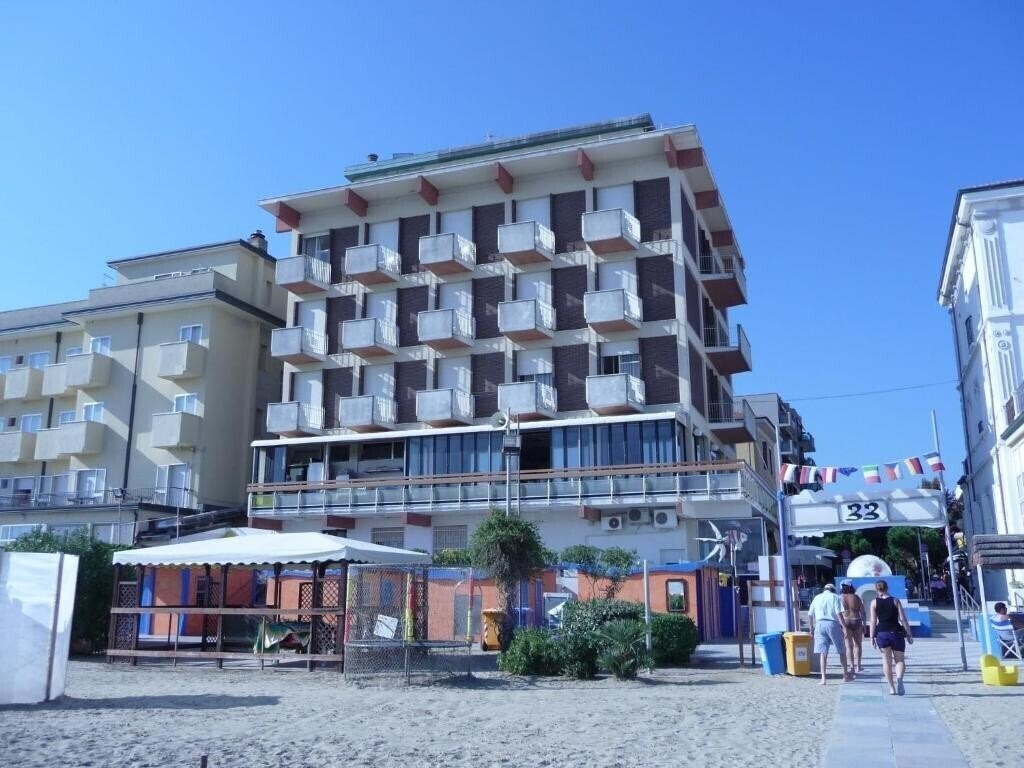 Готель Hotel Suprem 3*