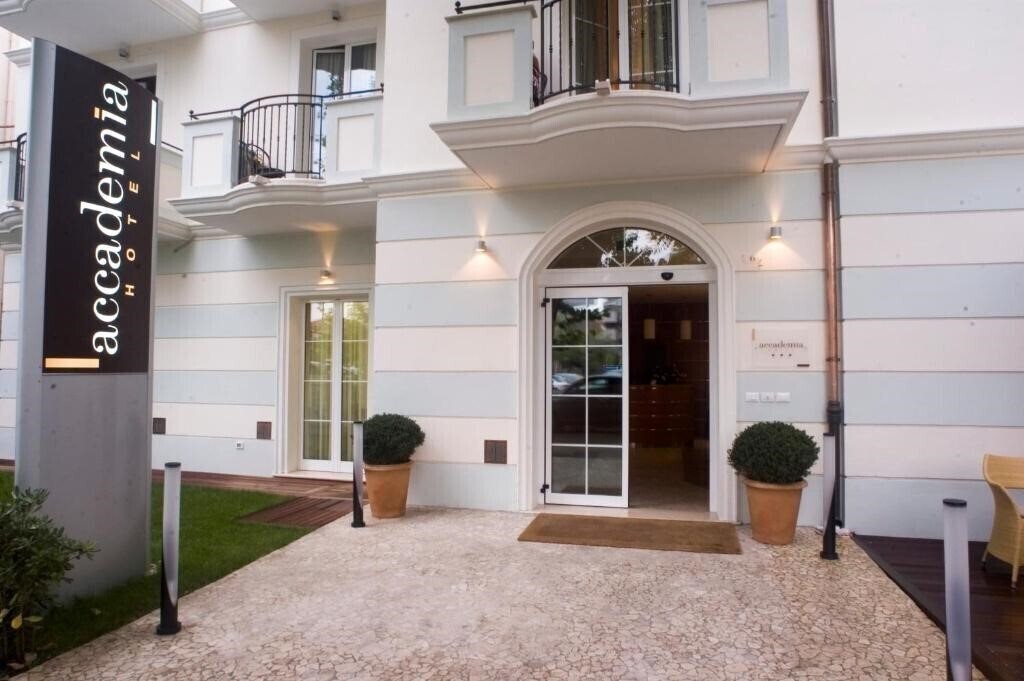 Готель Accademia Rimini 3*
