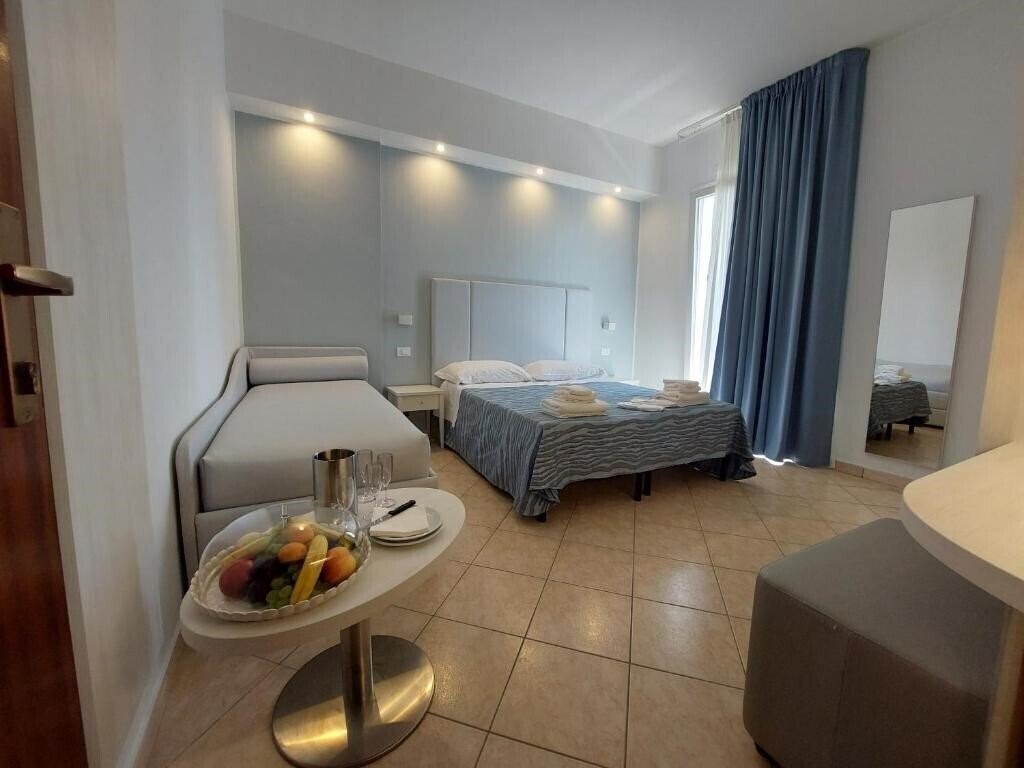 Отель Caravel Hotel 3*