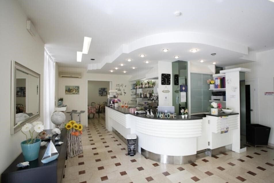 Отель Hotel Tosi (Riccione) 2*