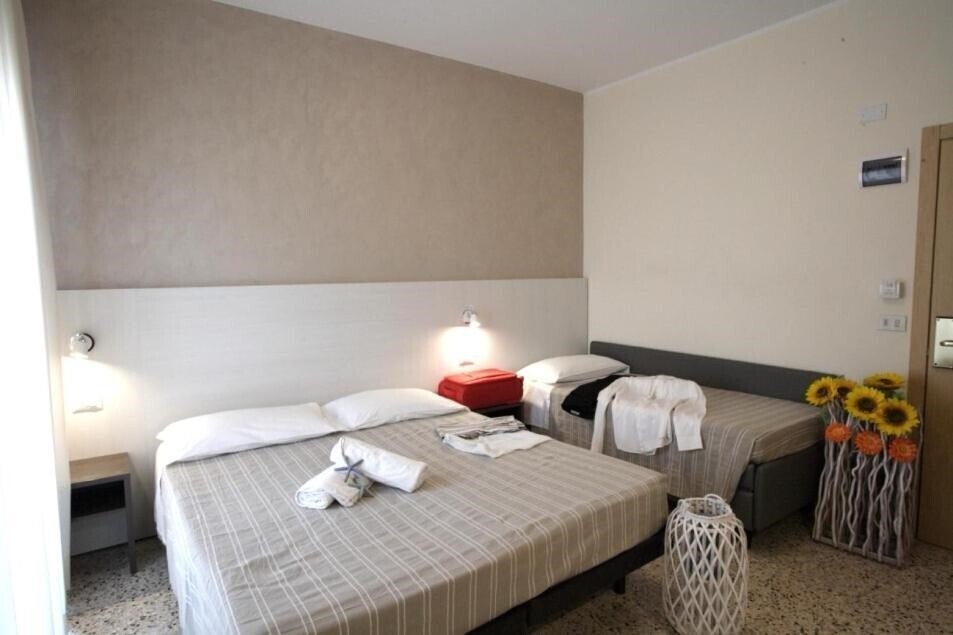 Фото Hotel Tosi (Riccione) 2*