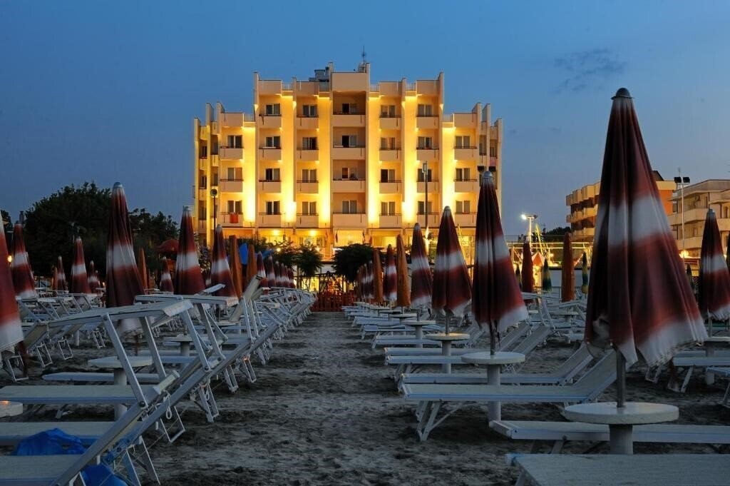 Готель Hotel Life 4*