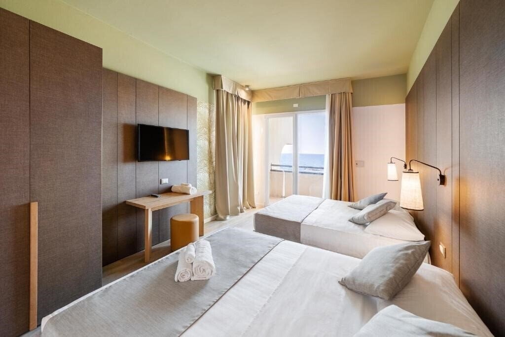 Фото Hotel Life 4*