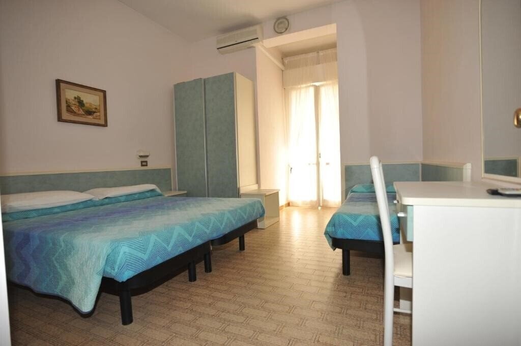 Фото Metron Hotel 3*
