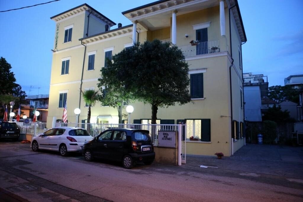 Готель La Tour 3*