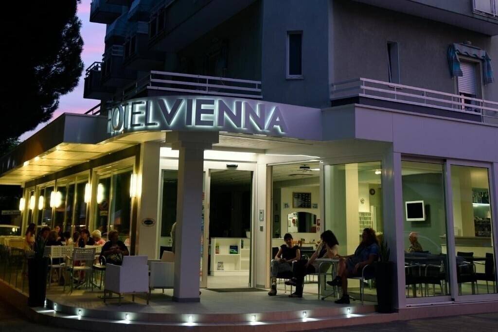 Отель Vienna Mare 3*