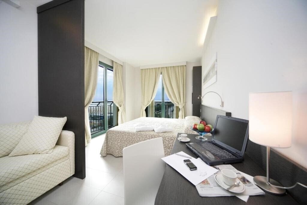 Отель Club Hotel Dante 4*