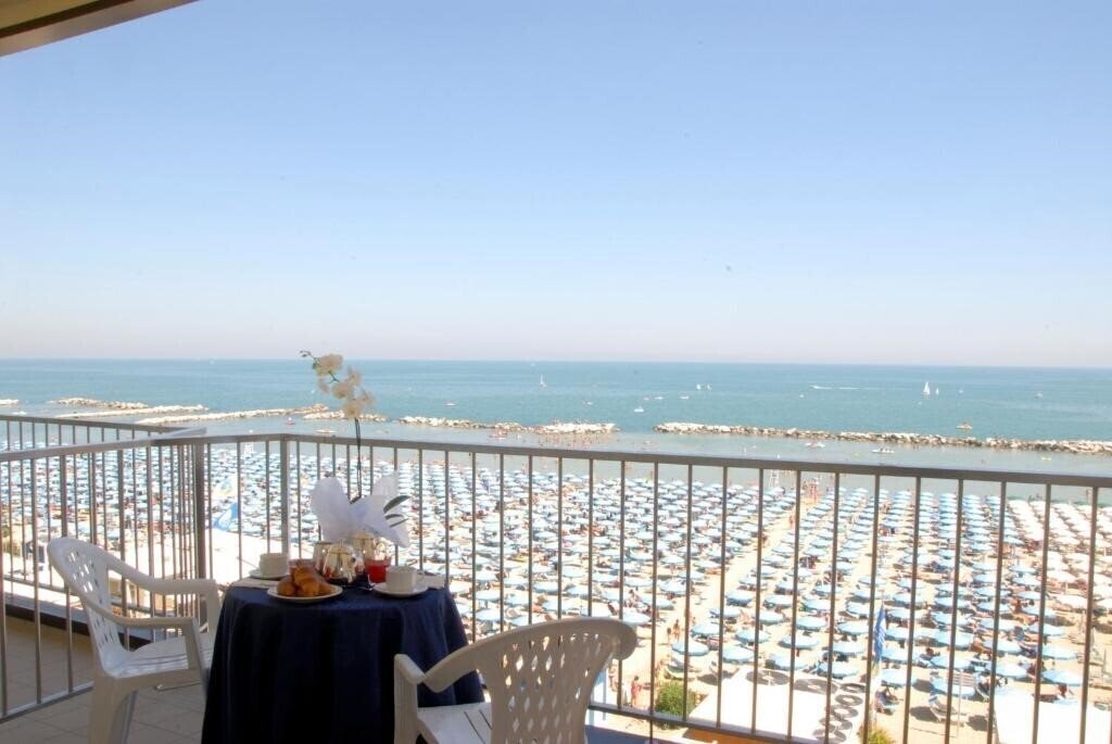 Фото Caravelle Beach (Cattolica) 4*
