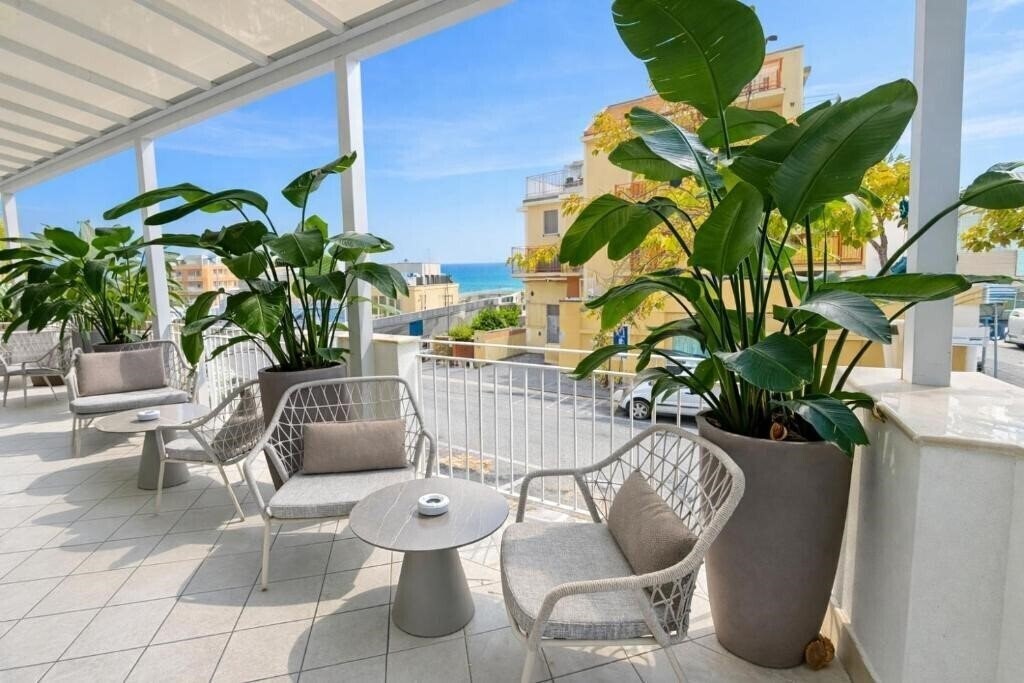 Отель Hotel Regal 4*