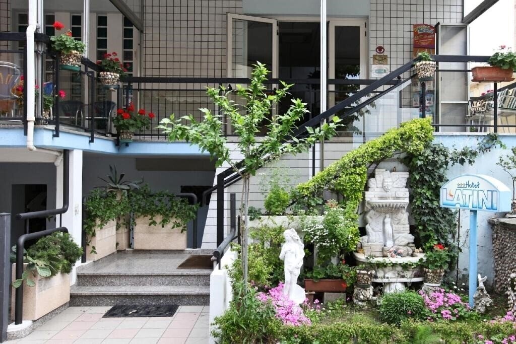 Готель Latini 3*