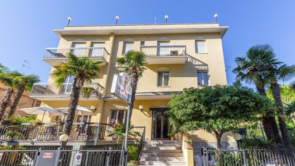 Готель Parco Fellini 3*