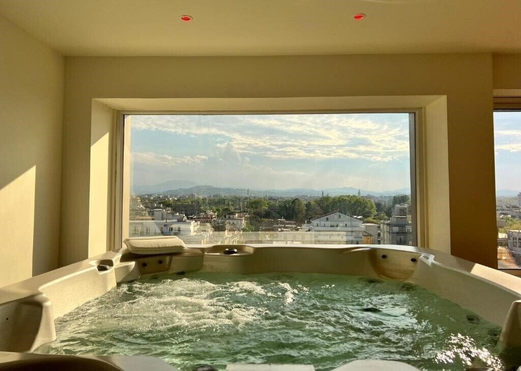 Фото National Hotel 4*
