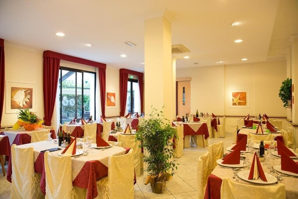 Фото Albergo Vittoria (Viserba) 3*