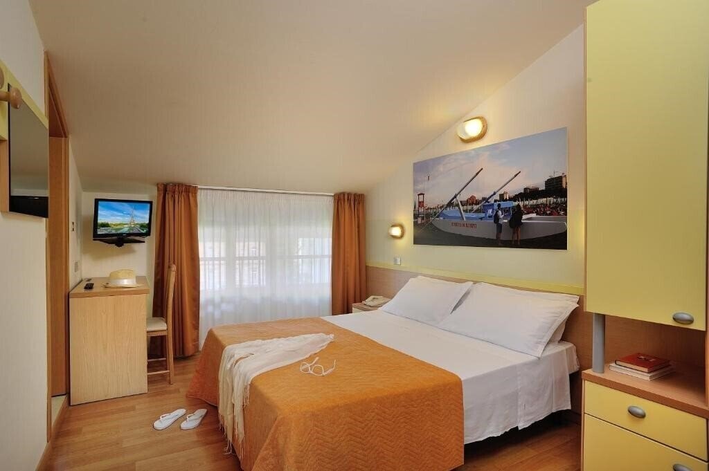Картинка Capri Hotel Rimini 2*