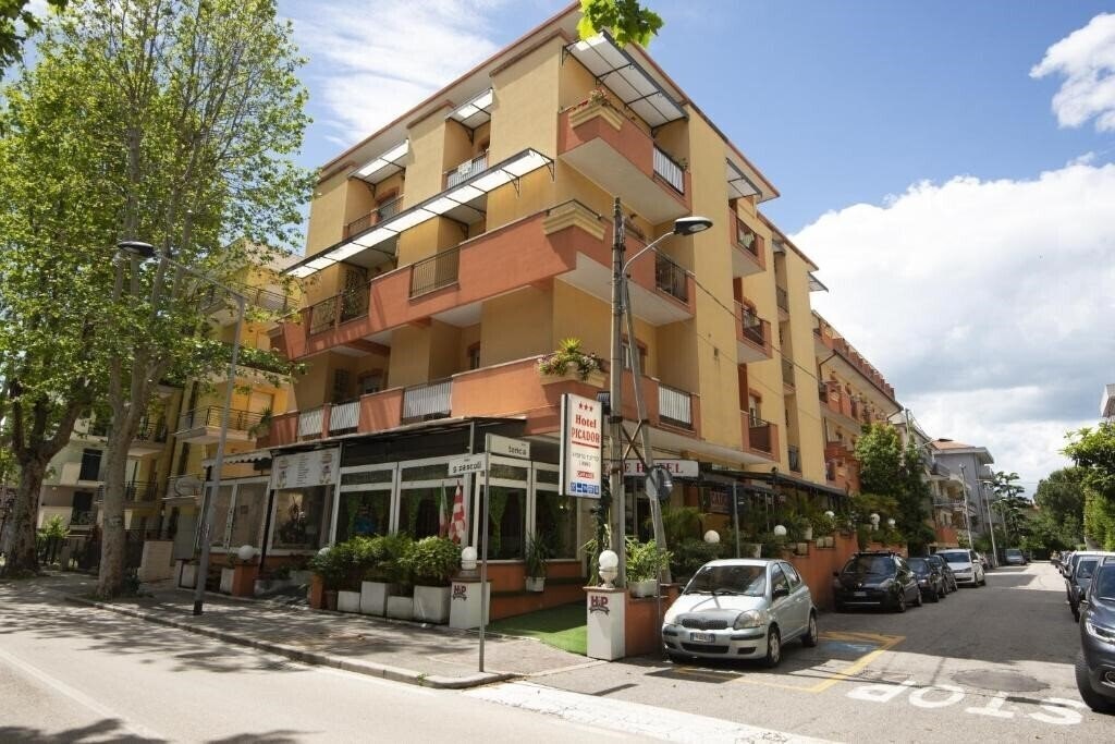 Отель Picador Hotel 3*