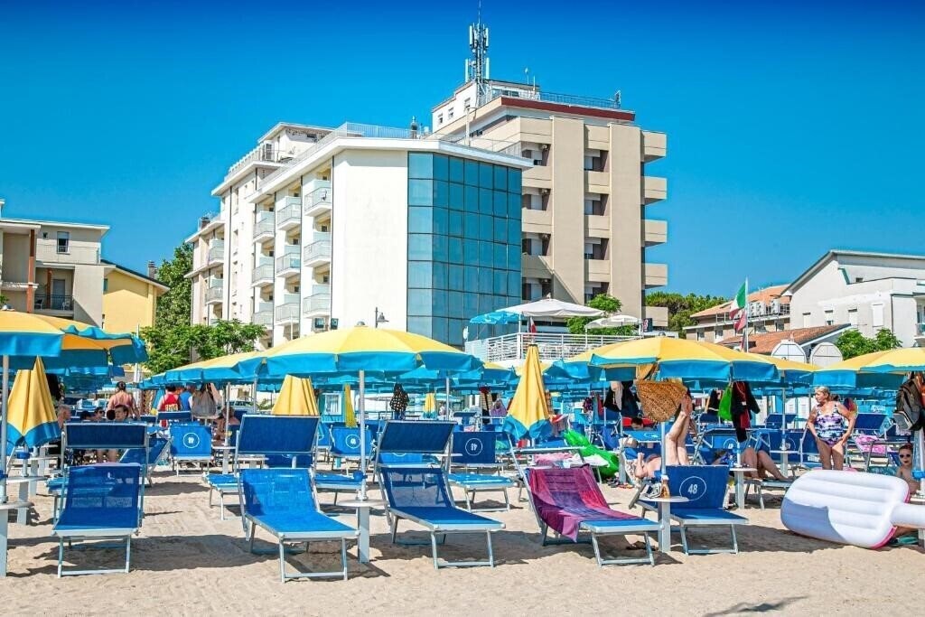 Отель Hotel Ambasciatori (Bellaria) 3*