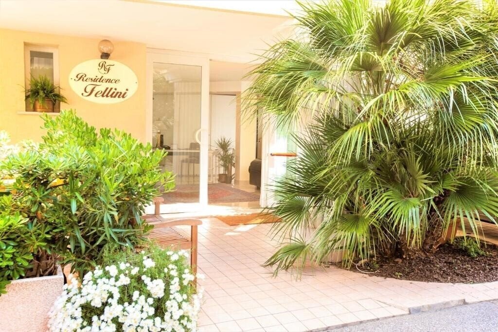 Отель Residence Fellini 3*