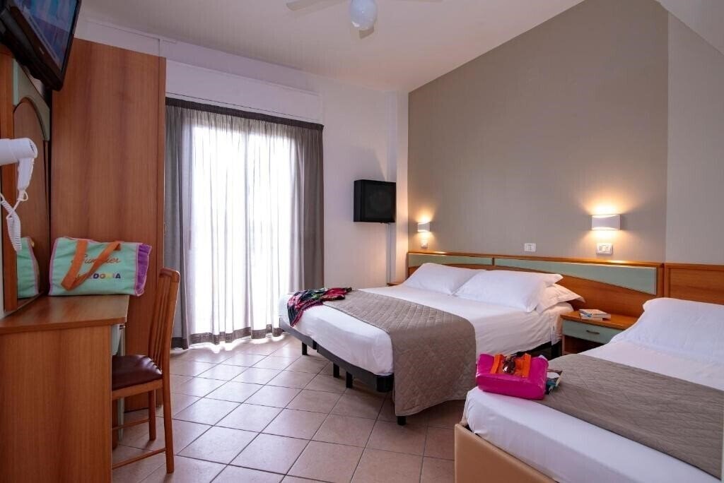 Фото Hotel Holland 3*