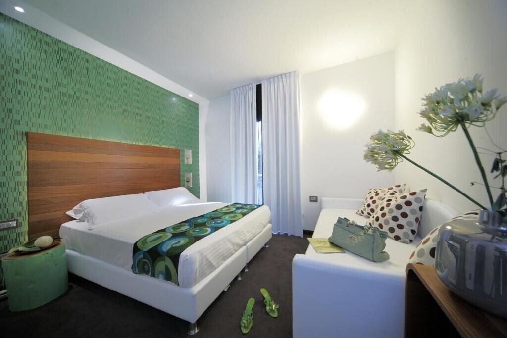 Фото Q Hotel 3*