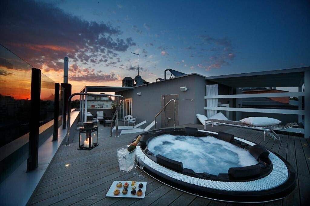 Готель Q Hotel 3*
