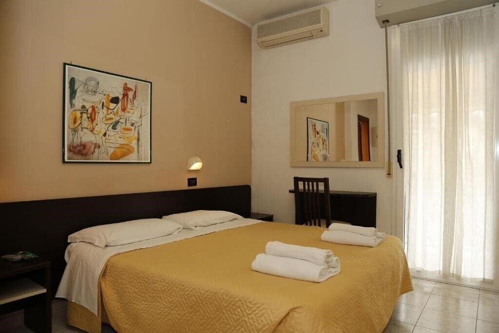 Готель Hotel Villa Dina 3*