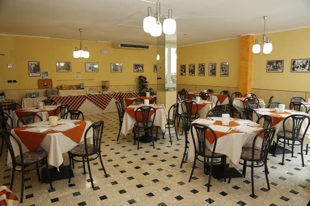 Фото Hotel Villa Dina 3*