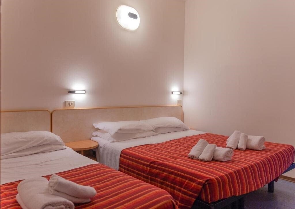 Фото Hotel Beverly 3*
