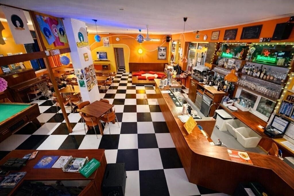 Готель Sunflower Beach Backpacker Hostel 2*