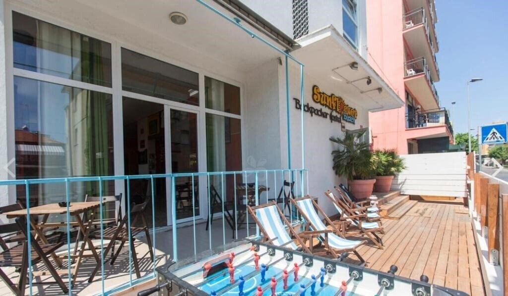 Фото Sunflower Beach Backpacker Hostel 2*