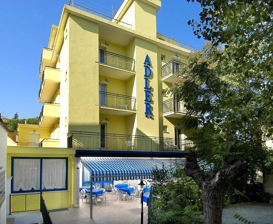 Отель Hotel Adler (Riccione) 2*