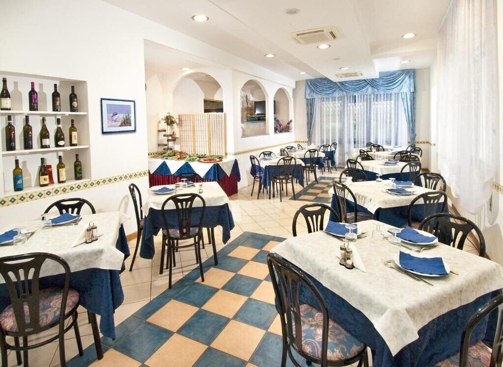 Картинка Hotel Adler (Riccione) 2*