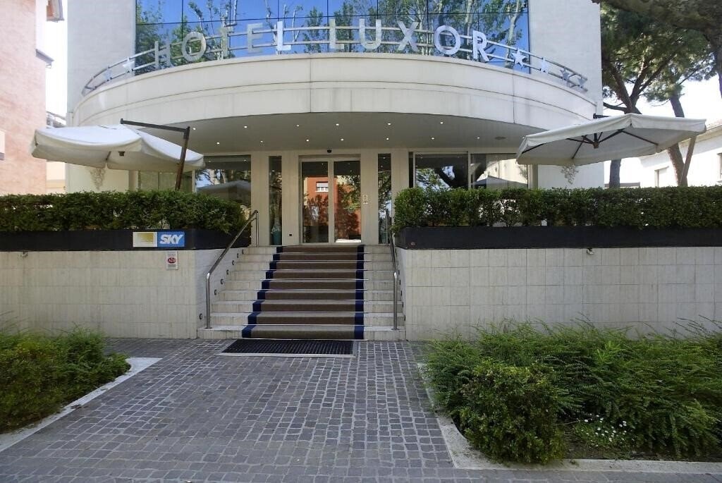 Готель Luxor 4*