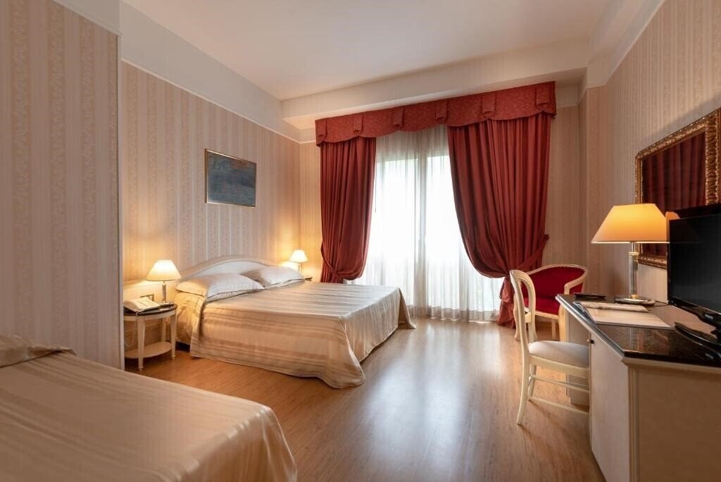 Фото Hotel President (Rimini) 4*