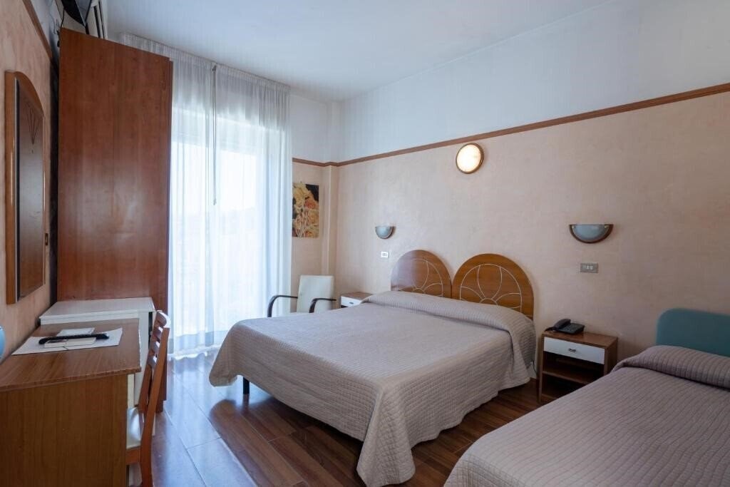 Отель Britannia 3*