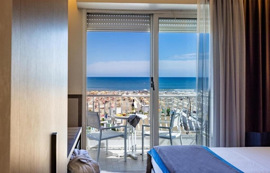 Готель Continental Rimini Hotel 4*