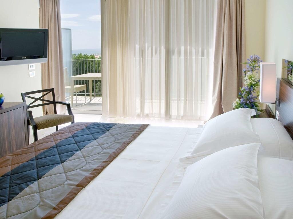 Готель Mercure Lungomare 4*