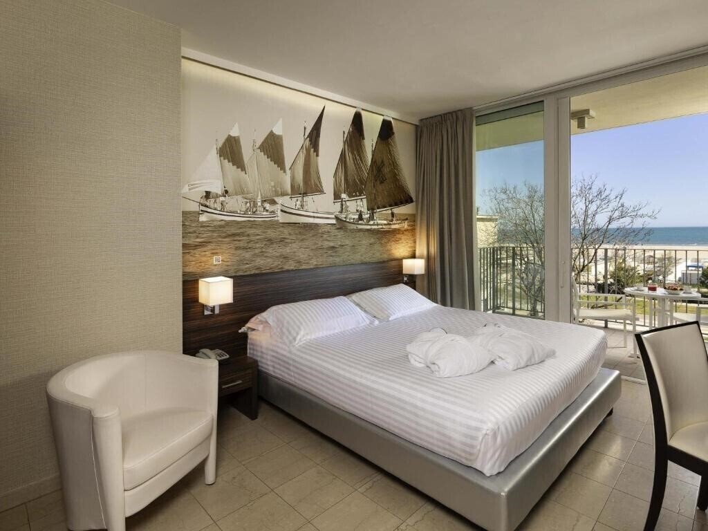 Готель Mercure Lungomare 4*