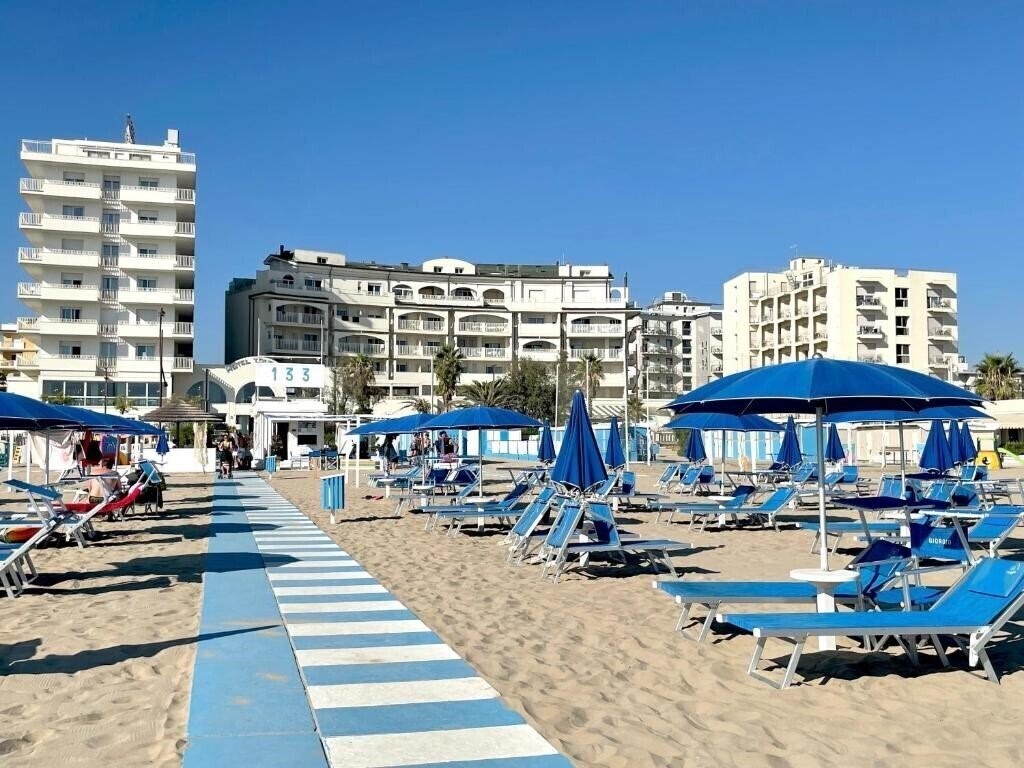 Отель Yes Hotel Touring & SPA 4*