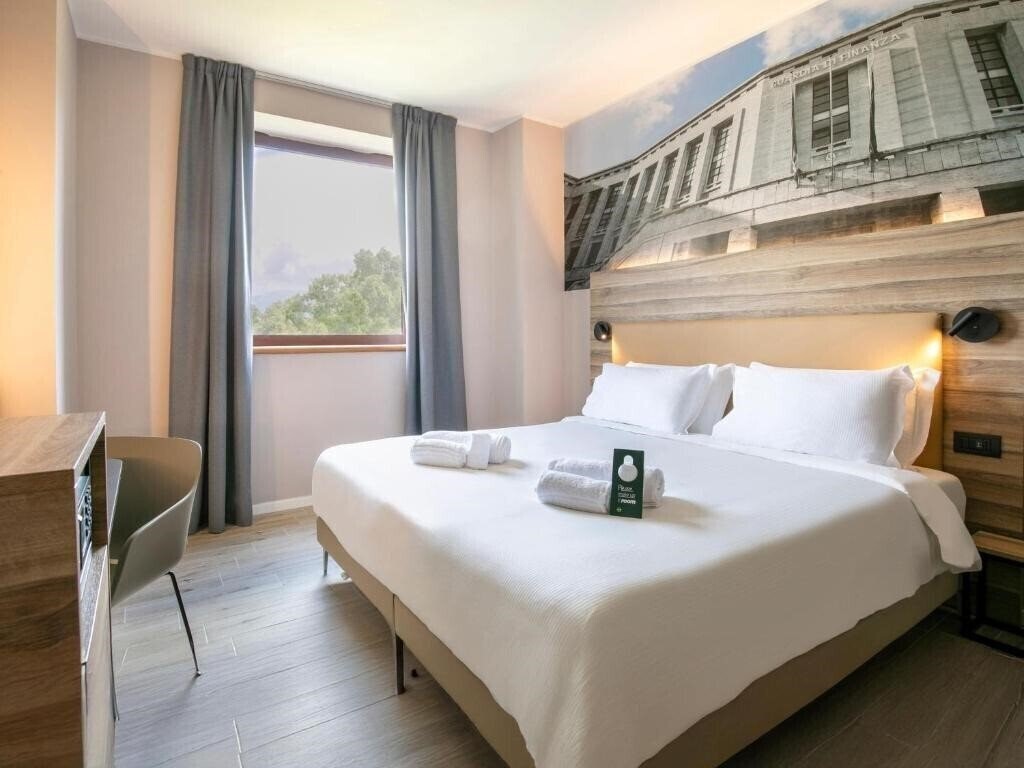 Готель B&B Hotel Latina 4*