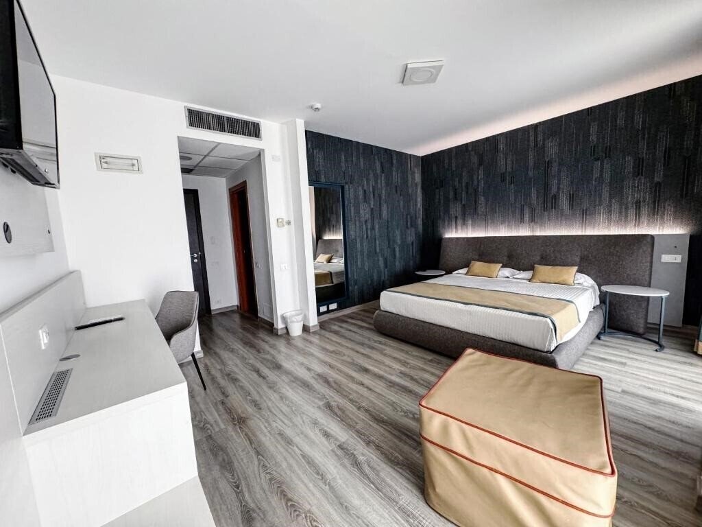 Фотография Mediterranea Hotel & Convention Center Salerno 4*