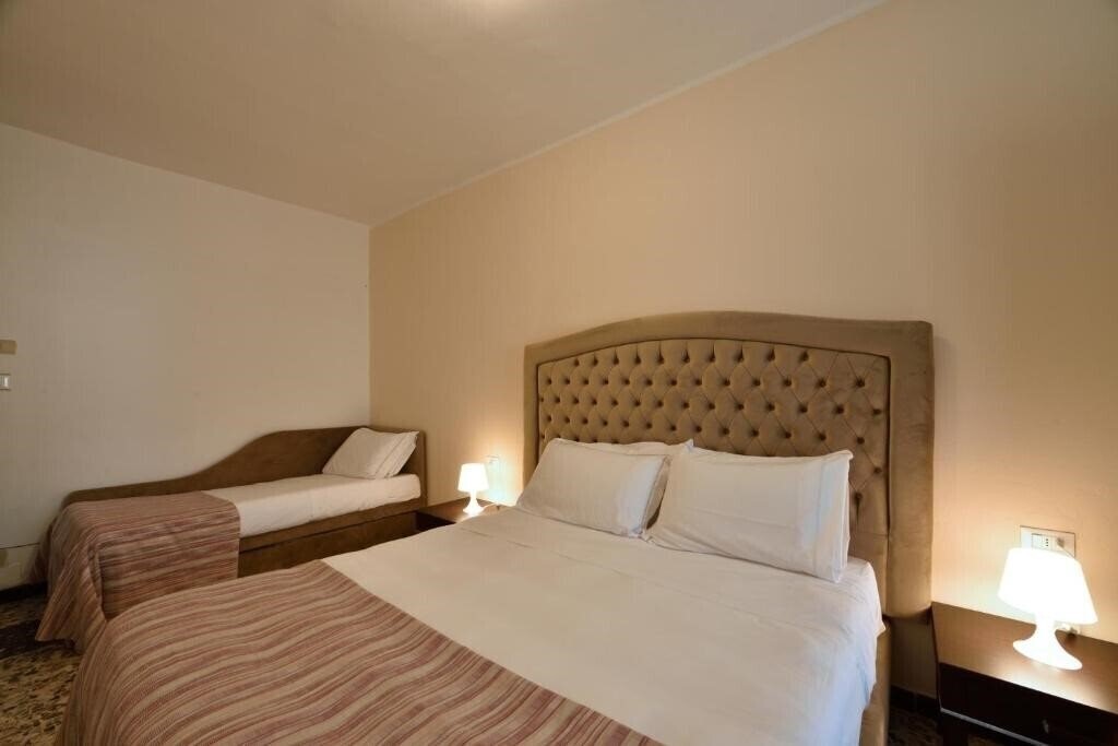 Фото Hotel La Marina 3*