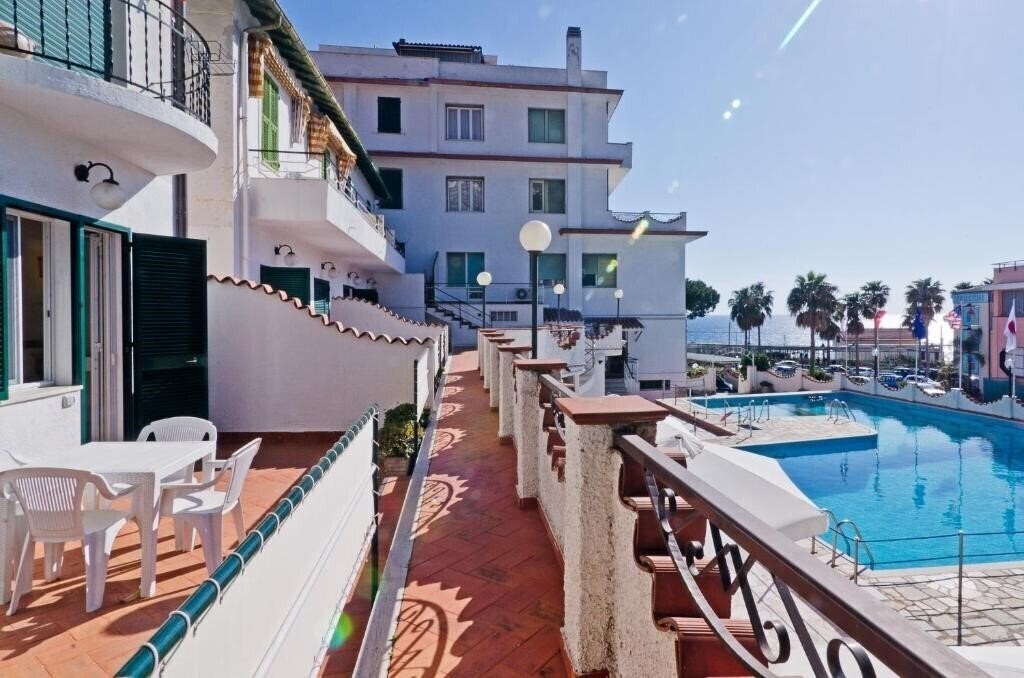 Изображение Ariston Montecarlo 3*