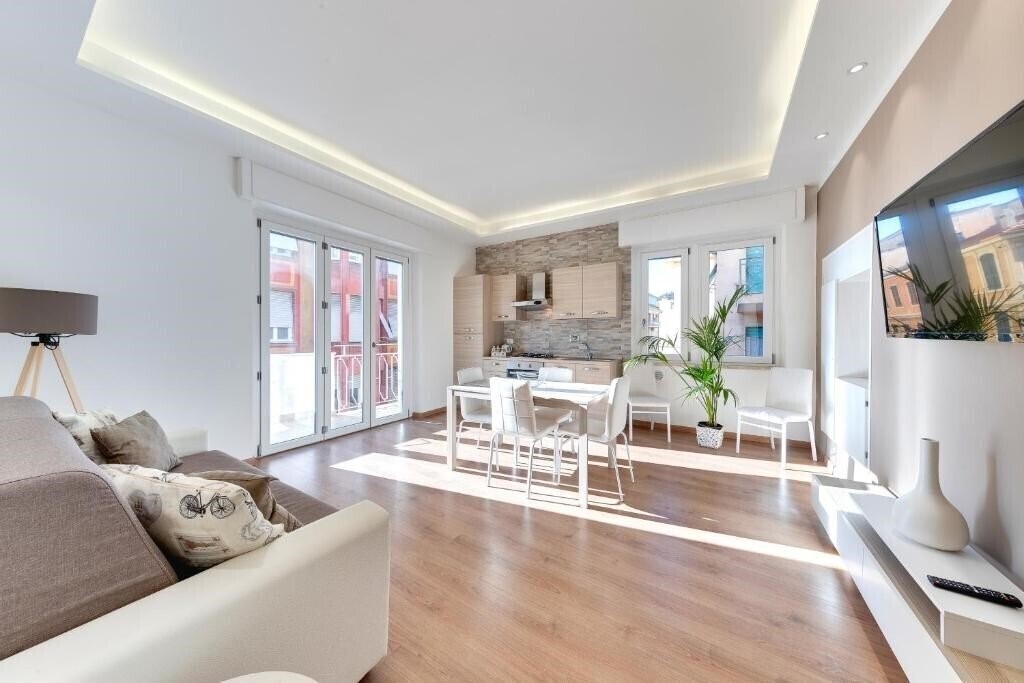 Отель Ariston - Ciclabile Appartamento In Centro Al Mare Con Balcone 3*