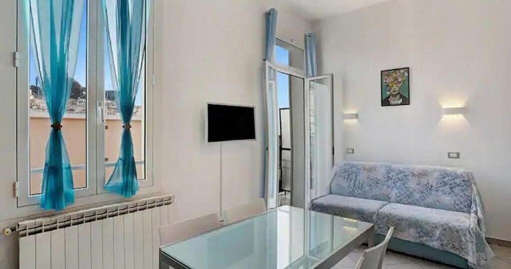 Отель Frida Apartments 3*