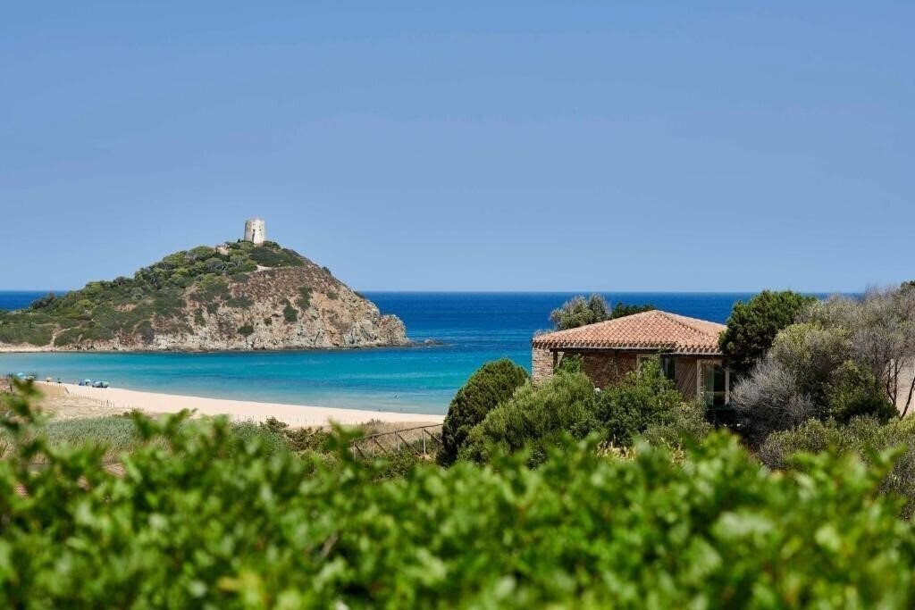 Отель Baia di Chia Resort Sardinia Curio Collection by Hilton 5*